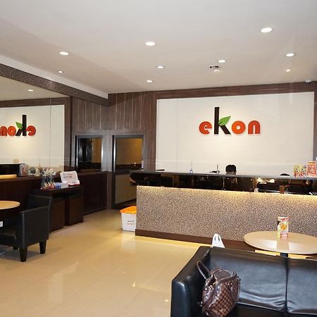 Ekon Hotel Yogyakarta Exteriör bild