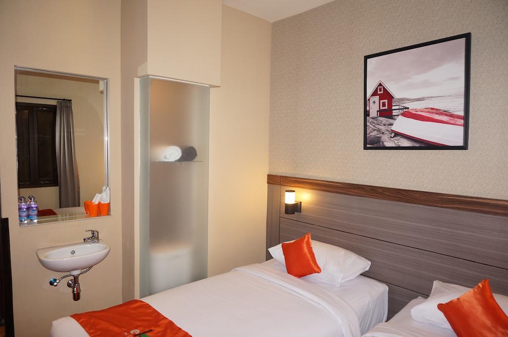 Ekon Hotel Yogyakarta Rum bild