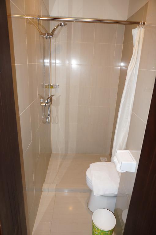 Ekon Hotel Yogyakarta Rum bild