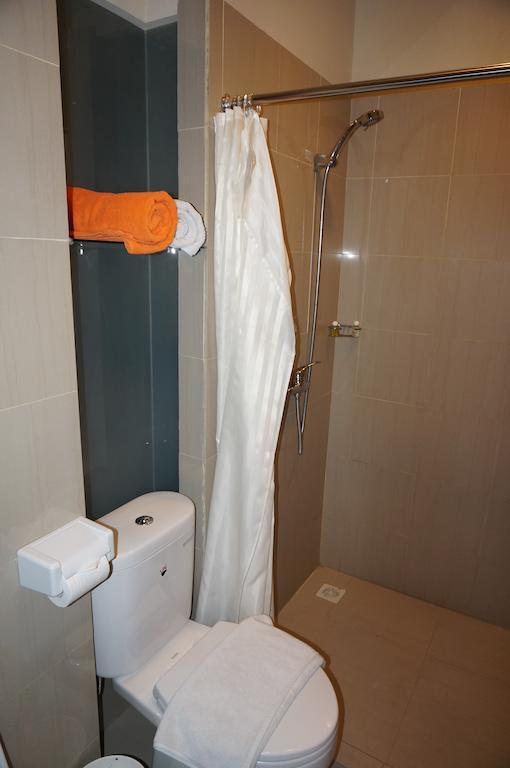 Ekon Hotel Yogyakarta Rum bild