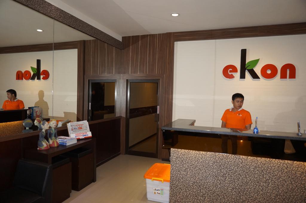 Ekon Hotel Yogyakarta Exteriör bild
