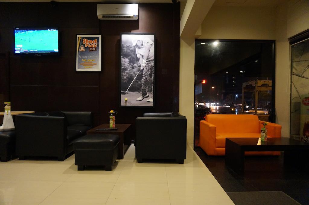 Ekon Hotel Yogyakarta Exteriör bild
