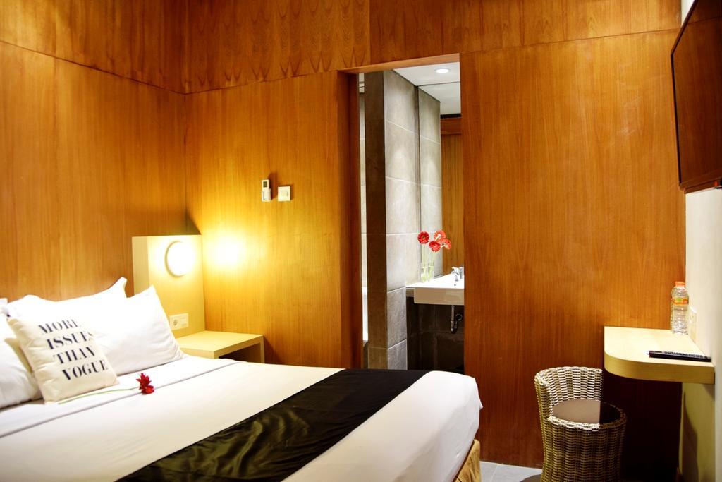 Ekon Hotel Yogyakarta Exteriör bild